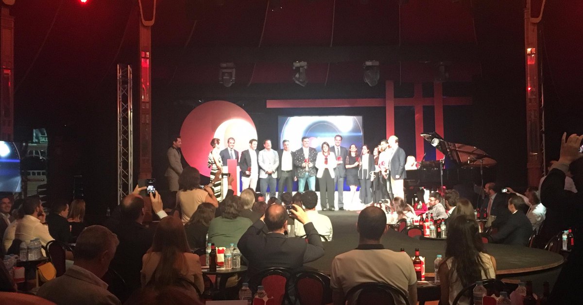 Smartup_Digital's tweet photo. Ayer estuvimos en la entrega de los #IIIpremiosecommerce y conocimos a empresas tan interesantes como @Coolligan, @loreal_es y @aristocrazy https://t.co/hKjwdDcKD7