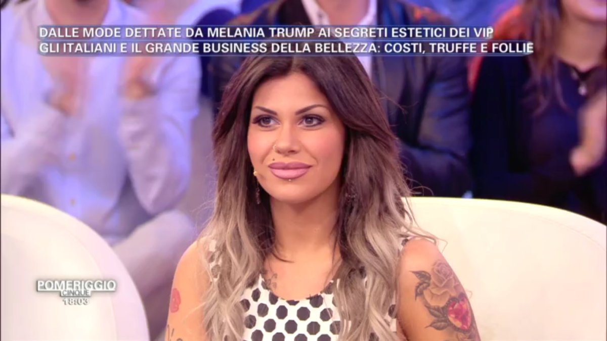 MiaCellini91's tweet photo. #Pomeriggio5 https://t.co/nBPE4UM6KJ