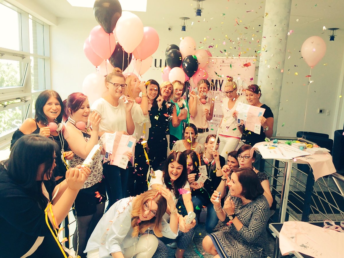 annejaakke's tweet photo. Golive#workday#germany#superstolzaufteam#brave ladies@ManiaWermelskir @Inga751 @P_Mountford https://t.co/YwtMleDrdG