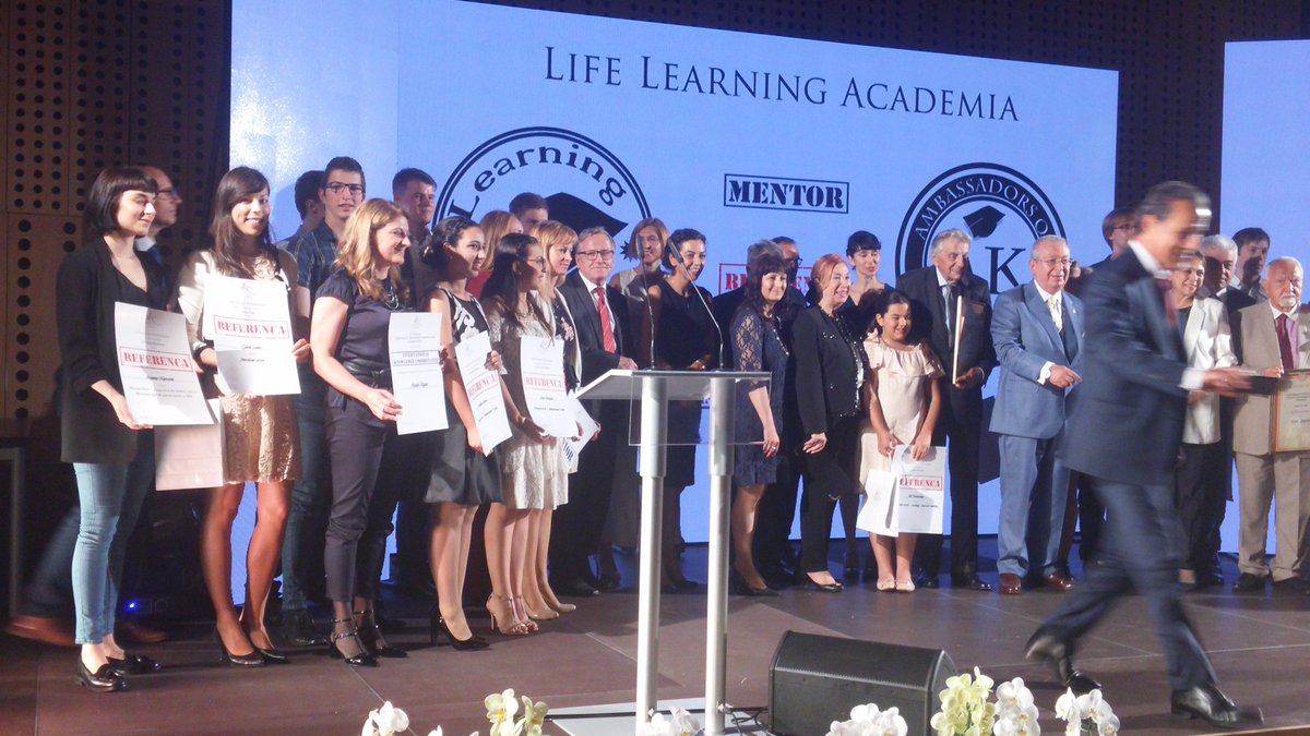 tourism_slo's tweet photo. Direktorica STO Maja Pak je lani postala ambasador znanja projekta #LifeLearningAcademia. Letos je Tjaši Vidic podelila priznanje Referenca. https://t.co/ItYpBLSSF7