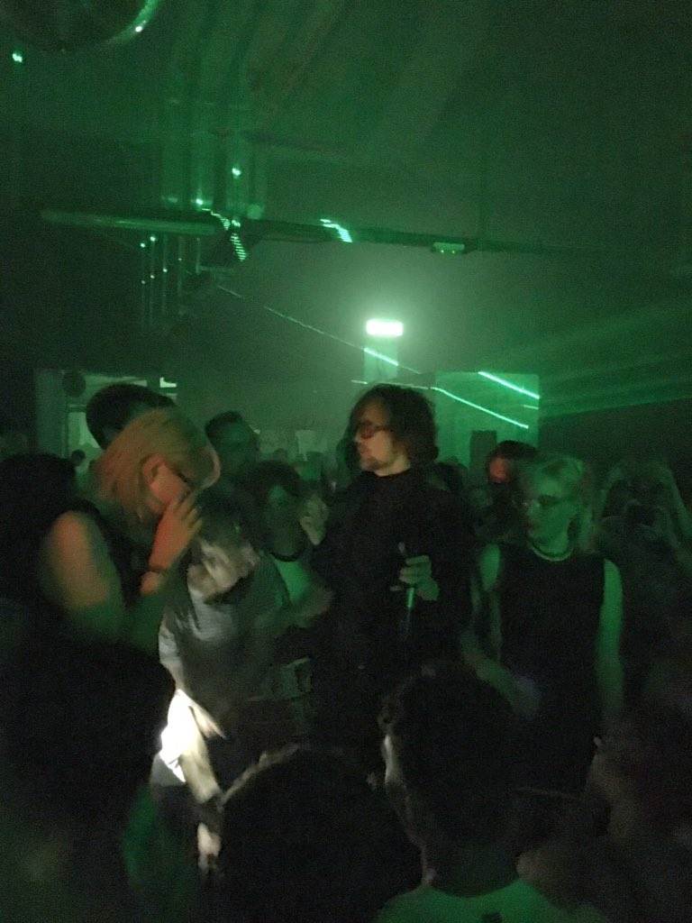 Jarvis bailando en el podium en "Dancefloor Meditations" #HeinekenHiddenStage #NecesitasUnPrimaveraSound #ps2017