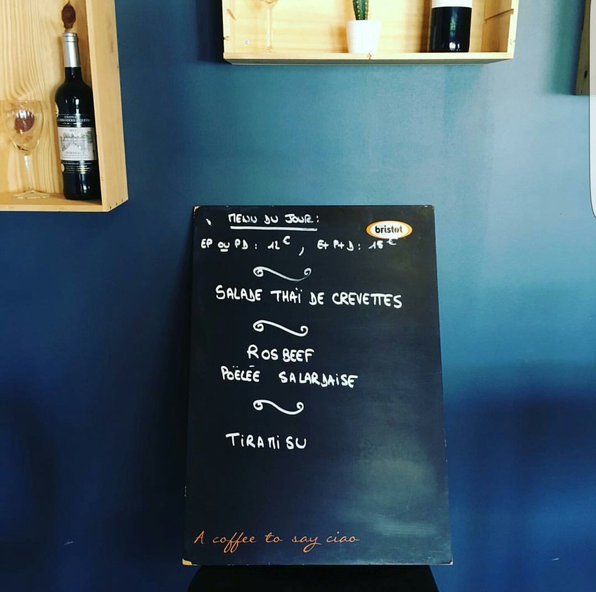 TheFactoryResto's tweet photo. Au menu aujourd'hui, Salade Thaï de crevette 🍤 rosbeef 🍖 poëlée salardaise et tiramisu 🍮 
Réservez au 05.56.36.27.63! 🍽😋 #food https://t.co/ArI45mkWFc