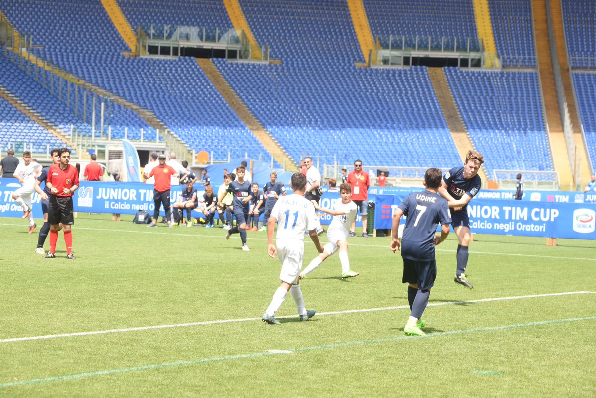 TIM_Official's tweet image. Gli oratori di SS. Osvaldo e Paolo (Udine) e S. Vincenzo de Paoli (Palermo) danno ora il loro meglio in campo per #JuniorTIMCup! #TIMLive