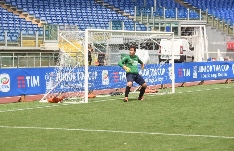 TIM_Official's tweet image. C'è euforia in campo! Giocano ora per la #JuniorTIMCup gli Oratori S. Luigi (Torino) e N.S. di Guadalupe (Roma). #TIMLive