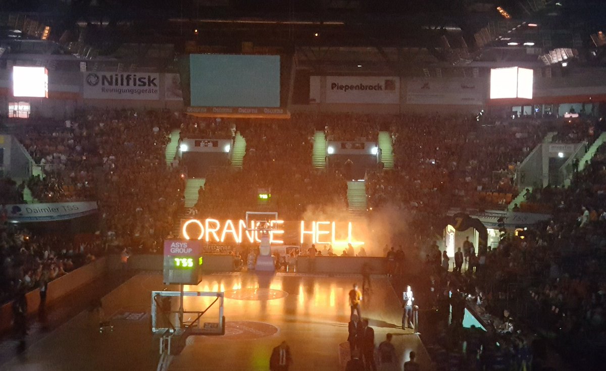 GHaBeimFussball's tweet photo. @ratiopharmulm #WeAreOne #uuulmer Alles noch so leise heute hier ... Nur der Build-Up für das Brennen der #OrangeHell heute Abend! https://t.co/WYqEQUMnI0