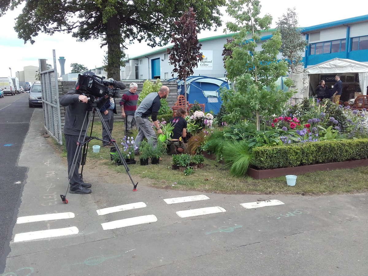 cwgcscotland's tweet photo. Final preparations at @CWGC @Glen_Art @WilfredOwenAssn garden @GardenScotland all are working together for this special garden. https://t.co/v0E0HPFd4q