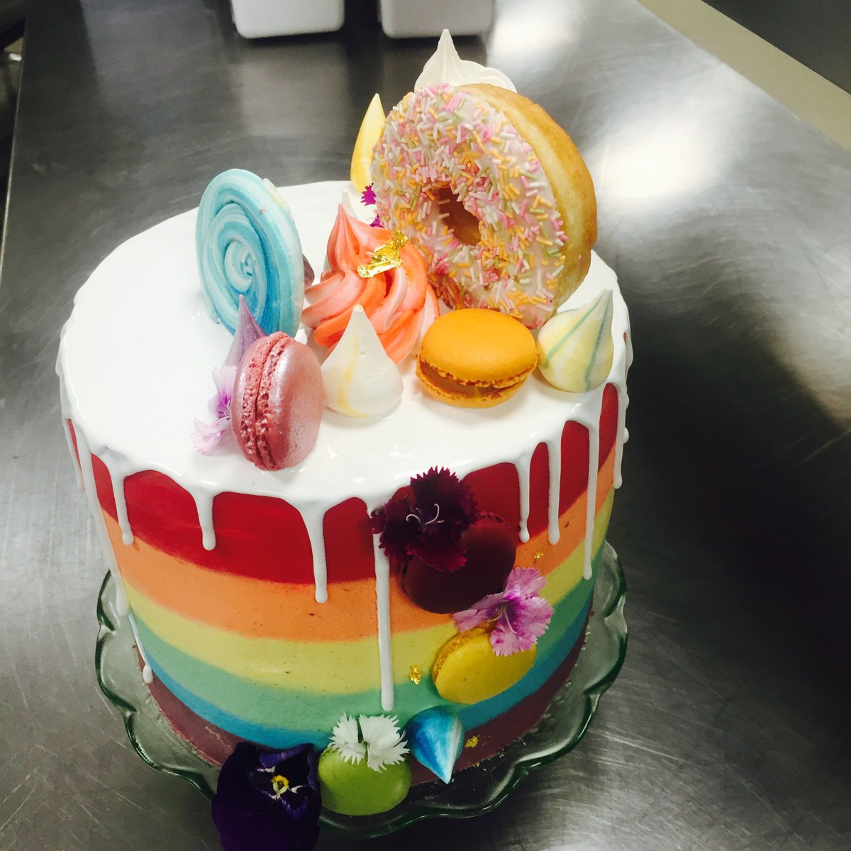 rashida088's tweet photo. Rainbow cake for a leaving party🌈😀 https://t.co/vW1egU4lpi