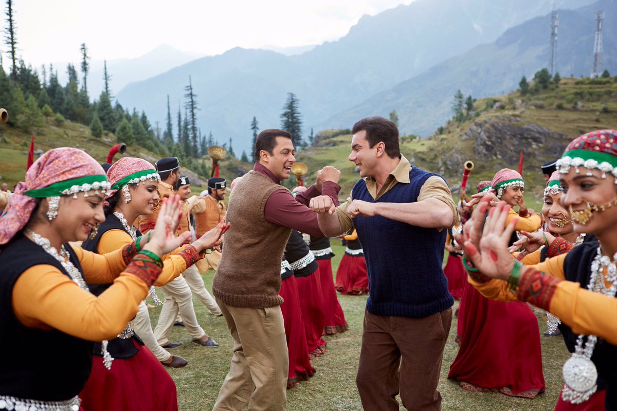 Just love this new still from @TubelightKiEid 's upcoming track #NaachMeriJaan  #Tubelight @BeingSalmanKhan @SohailKhan @kabirkhankk