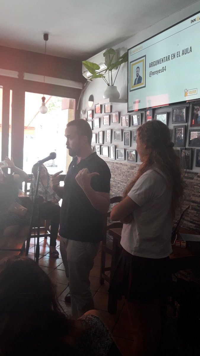 vivipgeo's tweet photo. @nreyes84 con sus alumnas en #innobarsierra de Torre. Un gusto ver chicos tan bien preparados  @pdielencinar @innobaredu https://t.co/LhGTaPeCIs