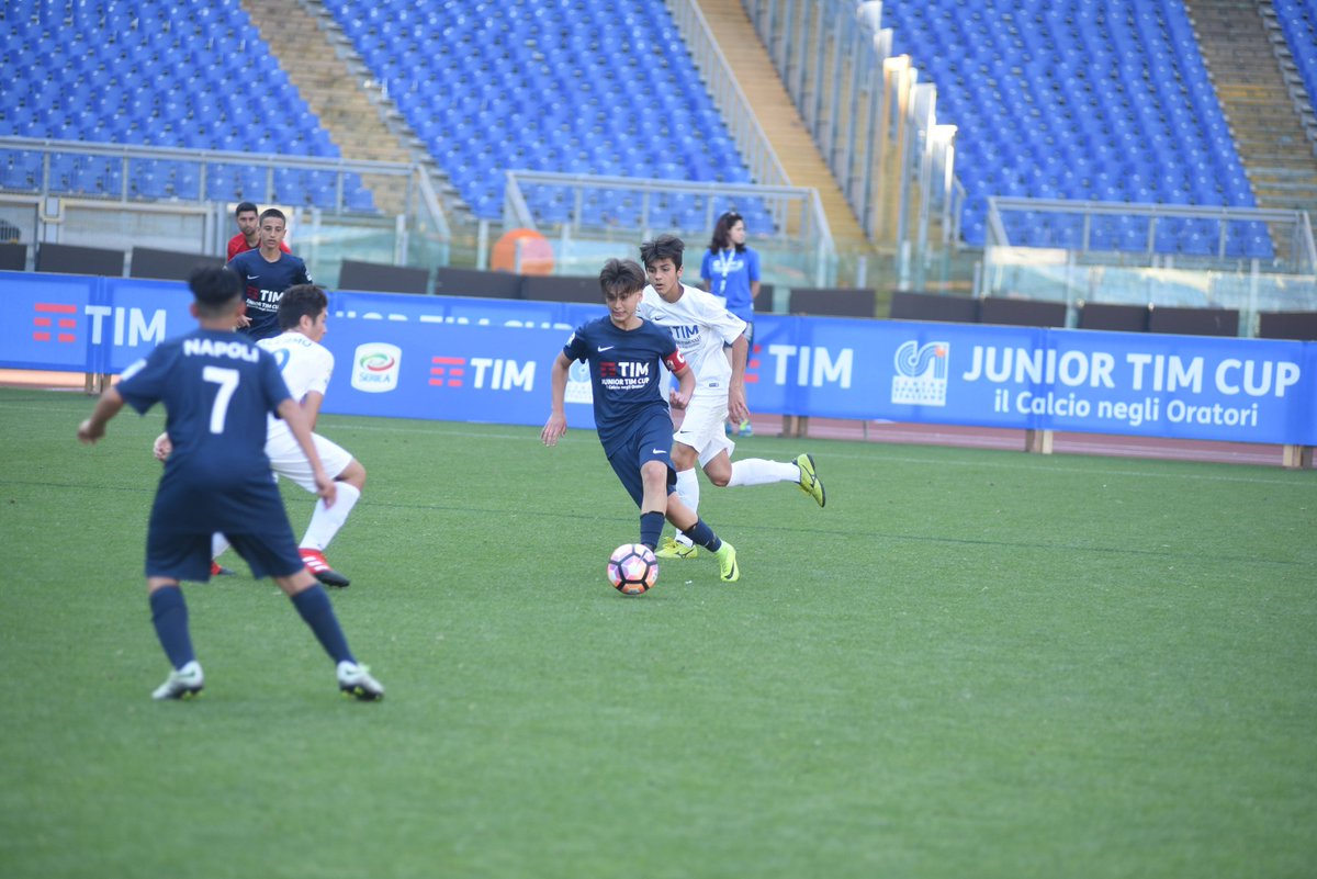 TIM_Official's tweet image. Ecco in campo i finalisti di #JuniorTIMCup! I ragazzi di Napoli (Don Guanella) e di Palermo (S. Vincenzo). Forza ragazzi! #TIMLive