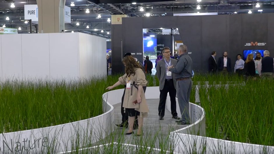 "Booths that aren't booths." What are we talking about? How about a field of grass instead of a booth... artguildinc.com/2017/05/26/tra…