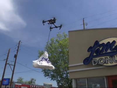 MindSumo's tweet photo. For #NationalDonutDay, @LaMarsDonuts delivered donuts using drones. Can we get some #dronuts too please? #flyingdonuts https://t.co/NTxDtiy7A2