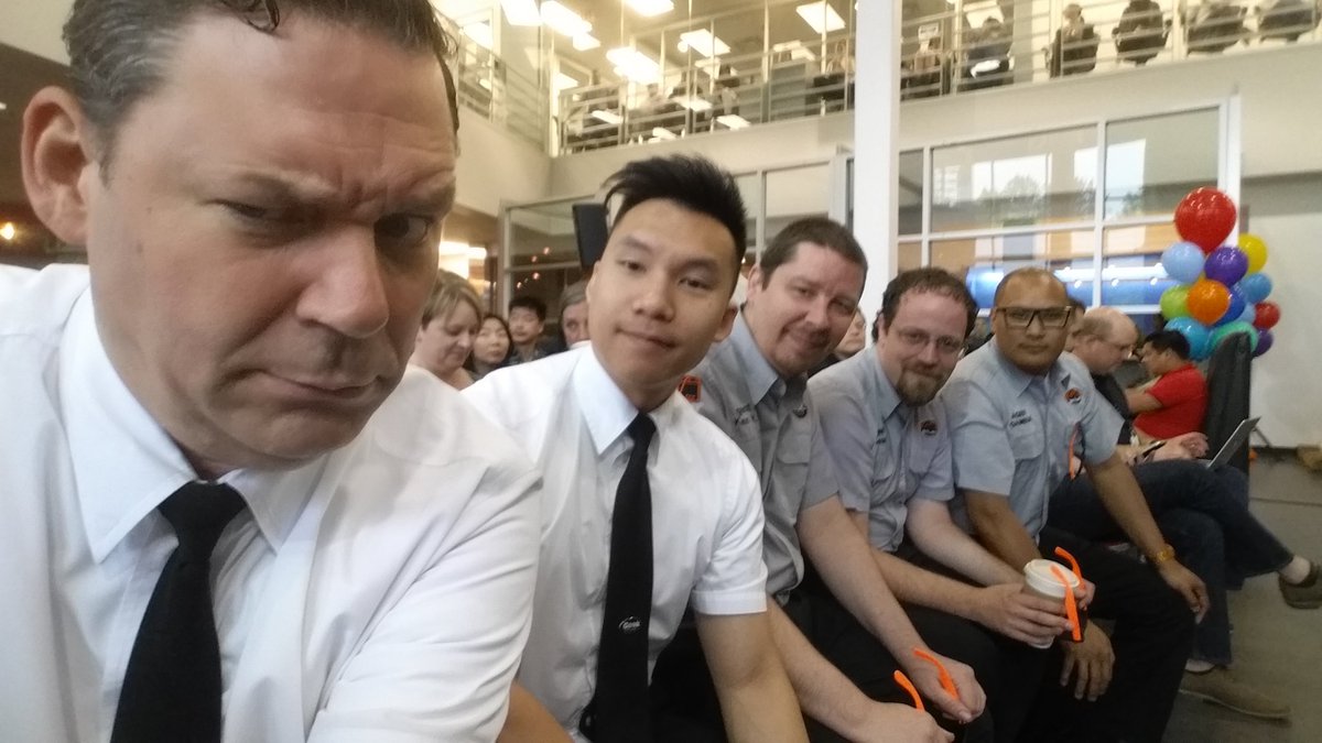 AgentParr's tweet image. Agents in the house #BestBuy #GeekSquad