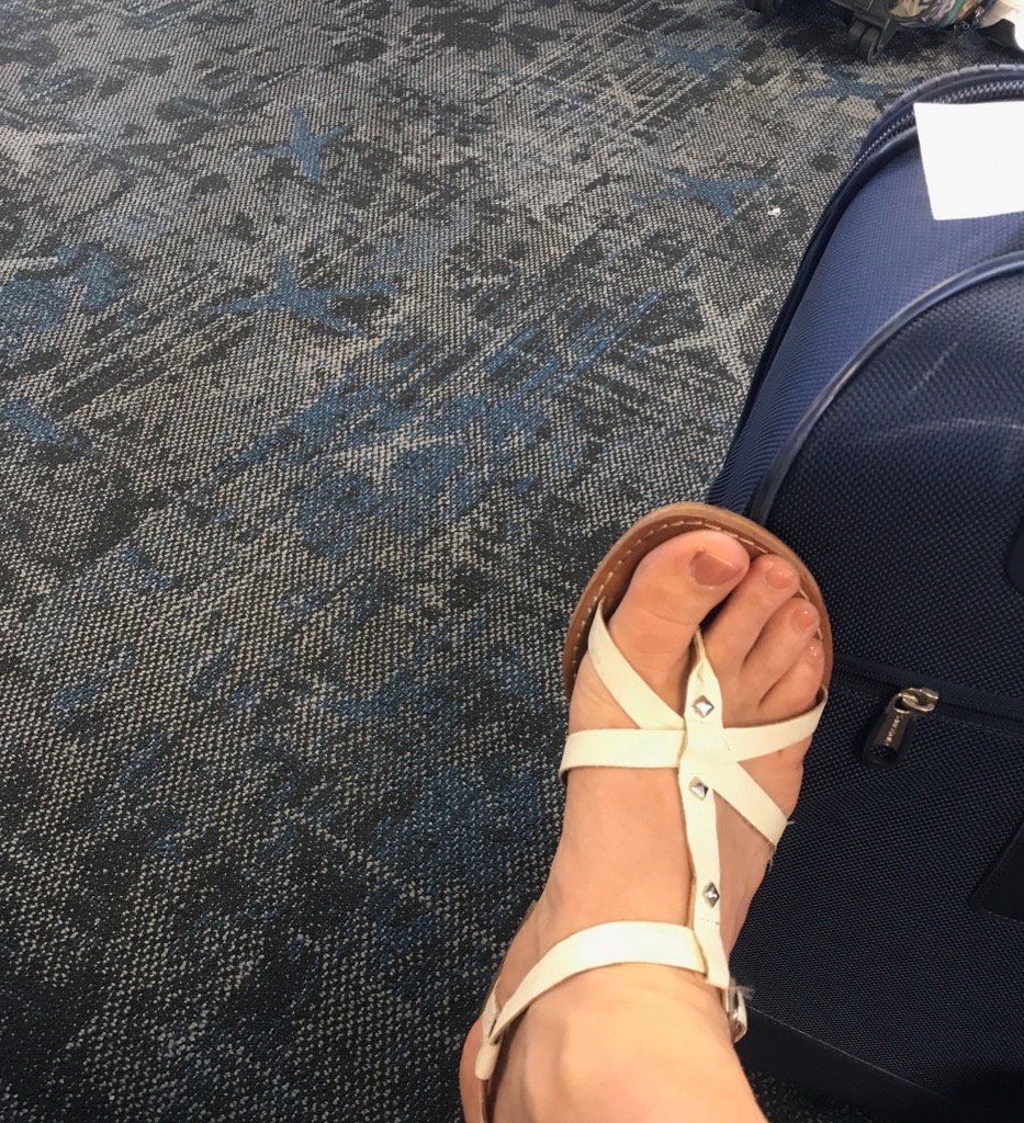 CLENewsHound's tweet photo. Not as fun as @pdxcarpet but @PHXSkyHarbor is trying. #trippix https://t.co/yFNEoUJwNP