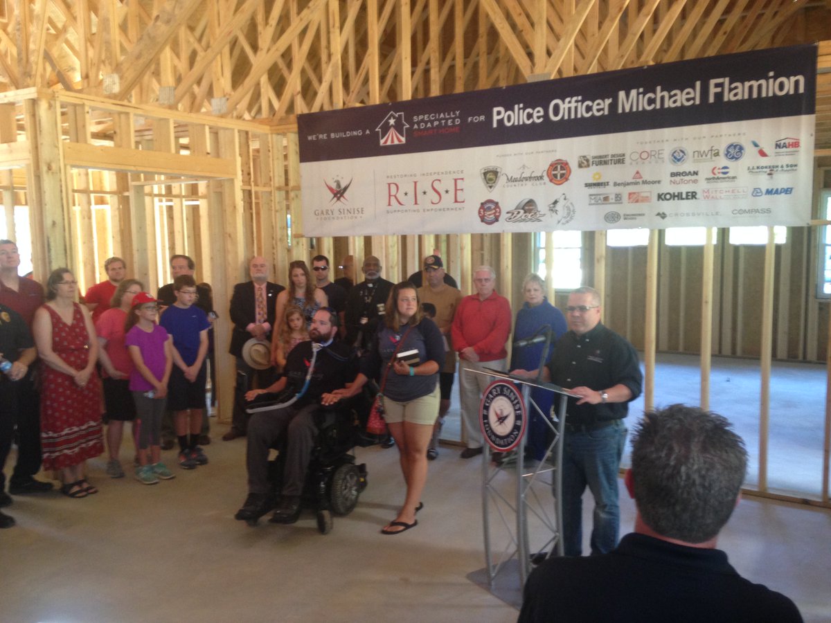 MAPEIUSA's tweet photo. Reps Bob Dienstbach & Ken Miller at #GarySiniseFoundation #WallsofHonor for Police Officer Michael Flamion. Photos: https://t.co/3aORvBW4Nb https://t.co/Z87P8KNgFW