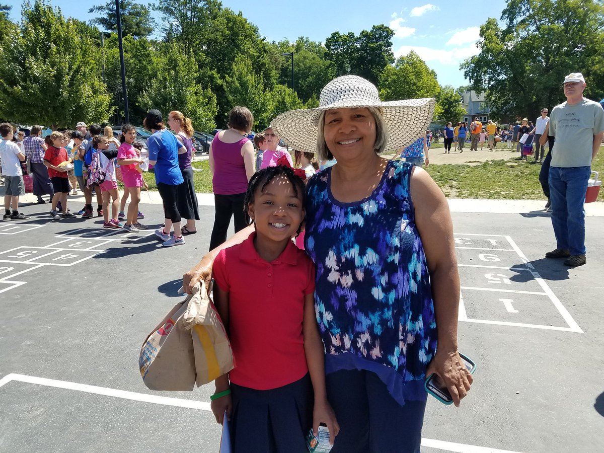 ColsCitySchools's tweet photo. #LastDayCCS at Clinton Elementary School. https://t.co/s8kXN9BaxY