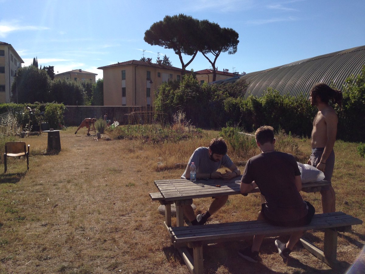 eigenLab_Pisa's tweet image. Manca poco per Tra Mura e Canne: esplorazione di un #orto urbano con grigliata e #musica folk dal vivo!
#autoproduzione #cibo #alimentazione