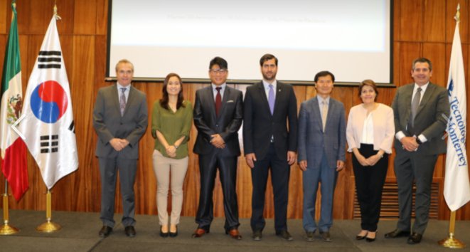 El @TecdeMty firma convenio con Samsung. #Alumnos de profesional y posgrado, podrán hacer prácticas o estadías en la planta de #Querétaro.