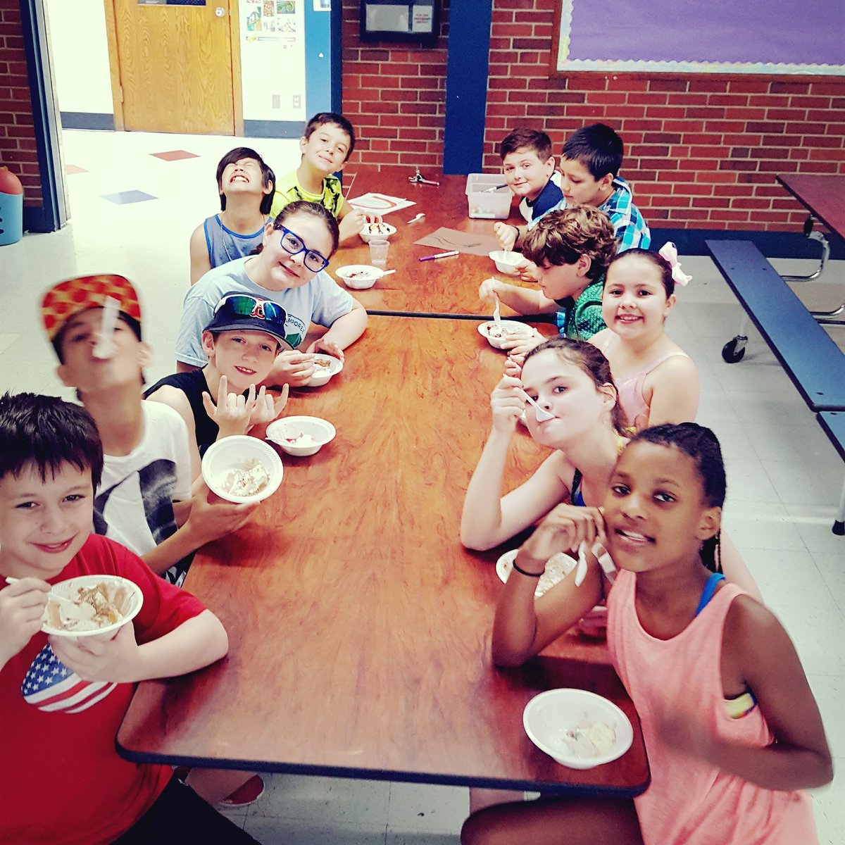 EmilyWYMCA's tweet photo. Ice cream for breakfast, raising money for Our Community Support Campaign!!!

#SAGEatParkerFarms #WallingfordY #CSC https://t.co/XtSlGGCguo