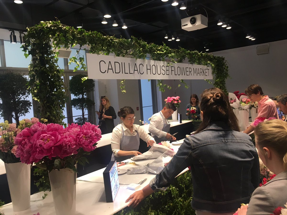 HudsonSquareNYC's tweet photo. #HSQtip free coffee, flowers and @meltshop sandwiches at @Cadillac House until 3:30pm! https://t.co/ducJuYnkpk