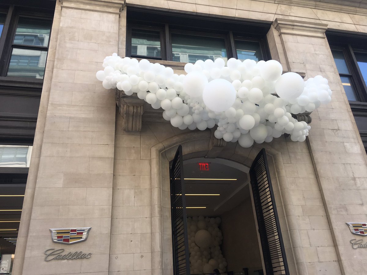 HudsonSquareNYC's tweet photo. #HSQtip free coffee, flowers and @meltshop sandwiches at @Cadillac House until 3:30pm! https://t.co/ducJuYnkpk