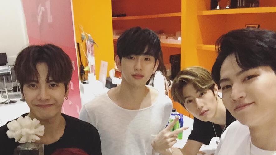 snowflurries22's tweet photo. Gorgeous hyungline 😘🐥💚 #GOT7 https://t.co/YIU5CJYtLx