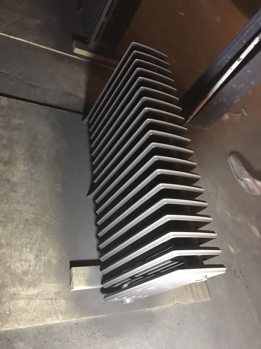 AlexCoating's tweet image. Love night shift and turning items from white to Dark brownish ! We spray everything!!! #Construction #ukconstruction #