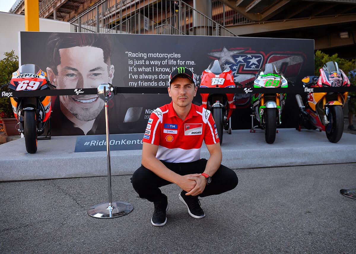 lorenzo99's tweet photo. Remembering Nicky. #ItalianGP #JL99 😈
(📸 Marc Robinot) https://t.co/EplzcCoFmP