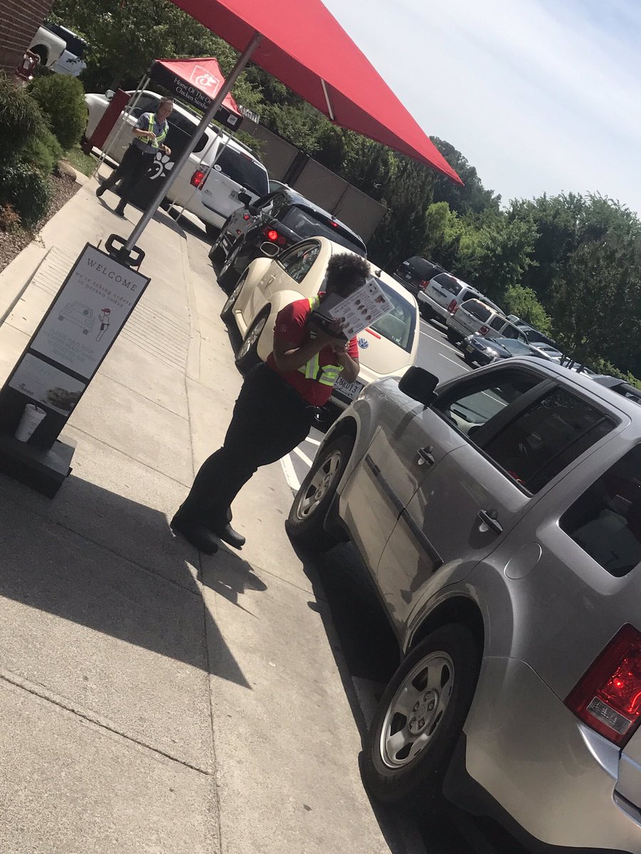 cfadanville's tweet photo. Our Face to Face Team is out today ready for your Chick-fil-A lunch craving! #cfaforlunch #yummy https://t.co/ZOYmmGEOIE