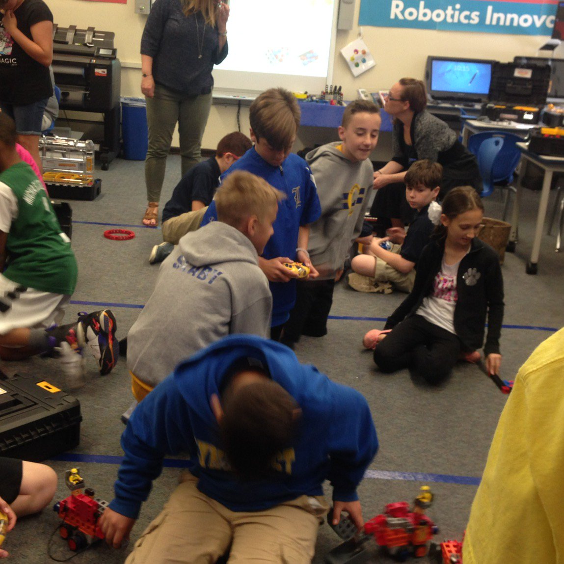 Roosevelt07071's tweet photo. Our fifth grade students worked on projects and enjoyed their time on the STEAM trip today! https://t.co/i8zQW2B23Z