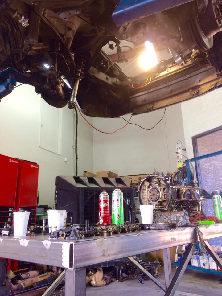 SunValleyImport's tweet image. At SVI we treat your car with respect... after we take it apart. Meet Derek, our Porsche expert resealing a 1992 Porsche 911.