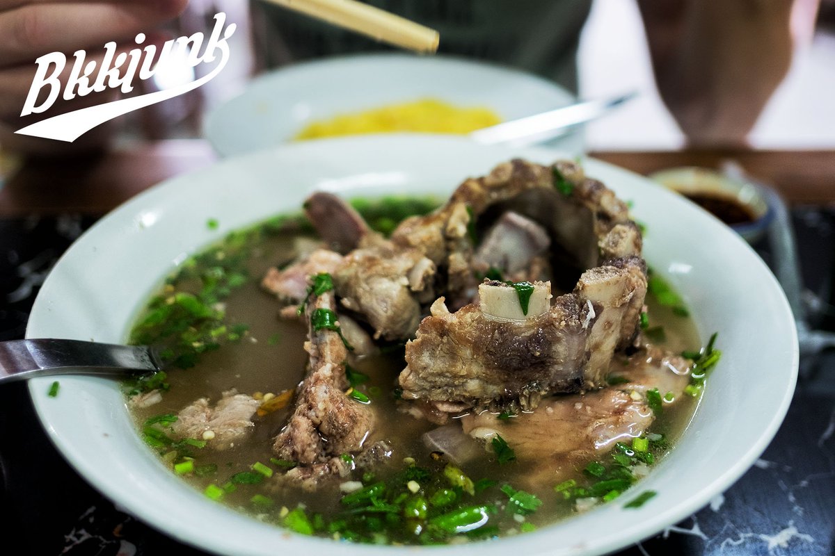 MickRheault's tweet photo. Review about noodle soup with lots of meat! รีวิวร้านกระดูกเล้งนายเอกสาขาสะพานควาย  https://t.co/J9dPQRz0XE @aroii #อร่อยไปแดก #lovethailand https://t.co/HbMyVSsuXU