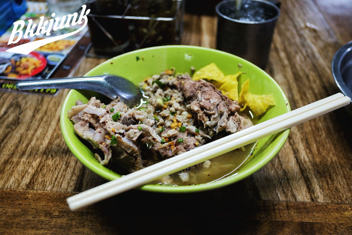 MickRheault's tweet photo. Review about noodle soup with lots of meat! รีวิวร้านกระดูกเล้งนายเอกสาขาสะพานควาย  https://t.co/J9dPQRz0XE @aroii #อร่อยไปแดก #lovethailand https://t.co/HbMyVSsuXU