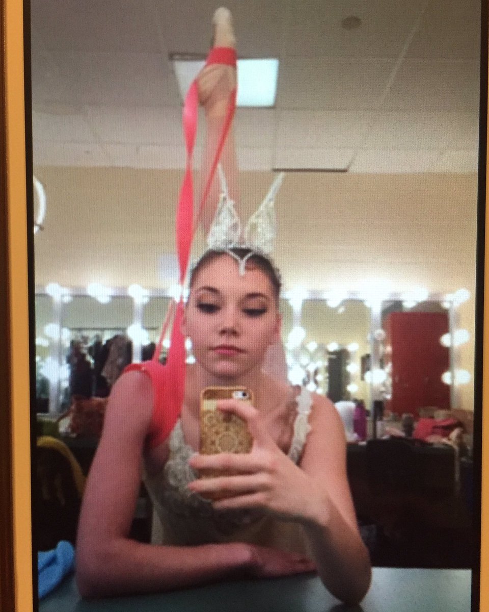 nat_onpointe's tweet photo. Stretching....#Cinderella #ballerina #stretch https://t.co/qkbmzB6rRu