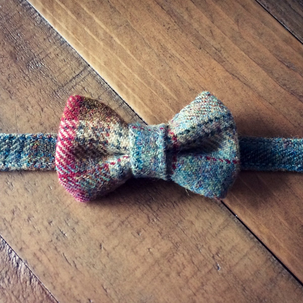 millieandbailey's tweet photo. Bespoke dinky order in progress 😃 #handmade #bowtie #tweed https://t.co/tsIGM4yfm7