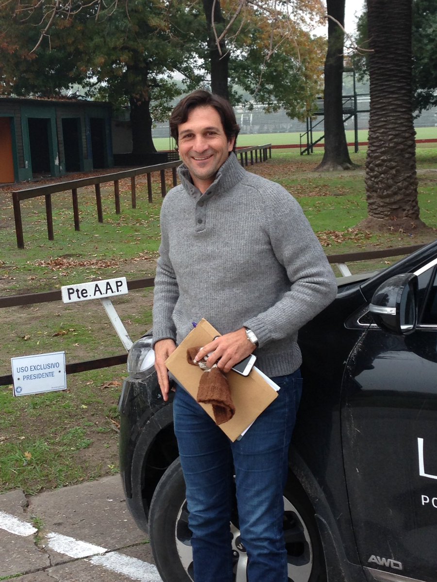 Ayer 8 horas de reunión en la transición. Hoy Eduardo Novillo Astrada (h) estacionó en su nuevo hogar