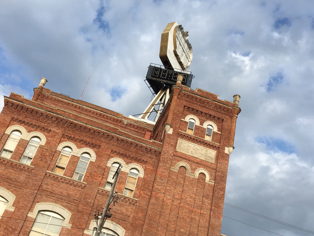 DBP97jUUIAEyL8K.jpg:large