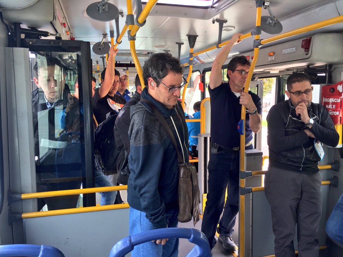 SectorMovilidad's tweet photo. Promovemos entre agentes del #SITP la importancia de la prestación del servicio accesible e incluyente para Personas con Movilidad Reducida. https://t.co/erCOW23M7i