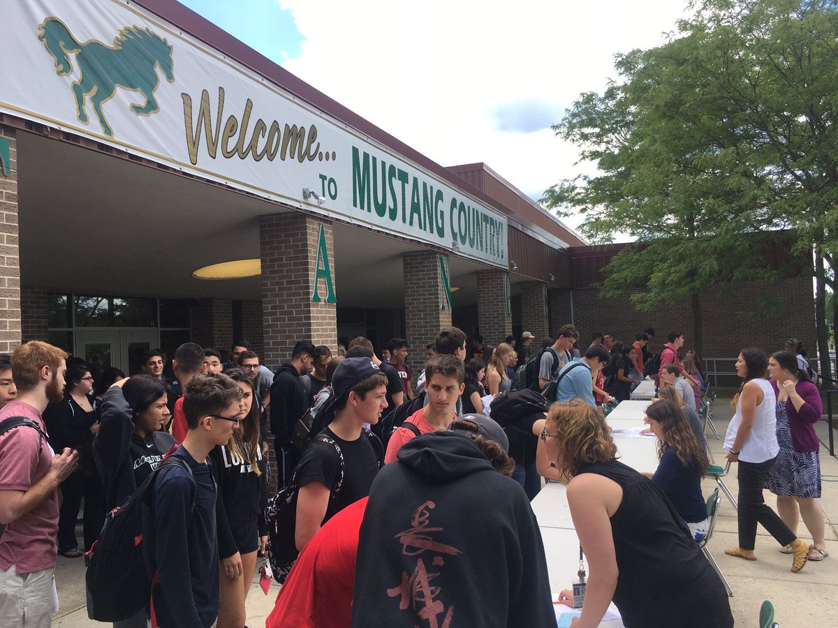 MontvilleTwpSch's tweet photo. #MTHSClassof2017! Have Safe&Fun #MustangProm! #PostPromPics Montville Township Public Schools @MontvilleTwpSch Montville Twp Public Schools https://t.co/RGbHufzwj5