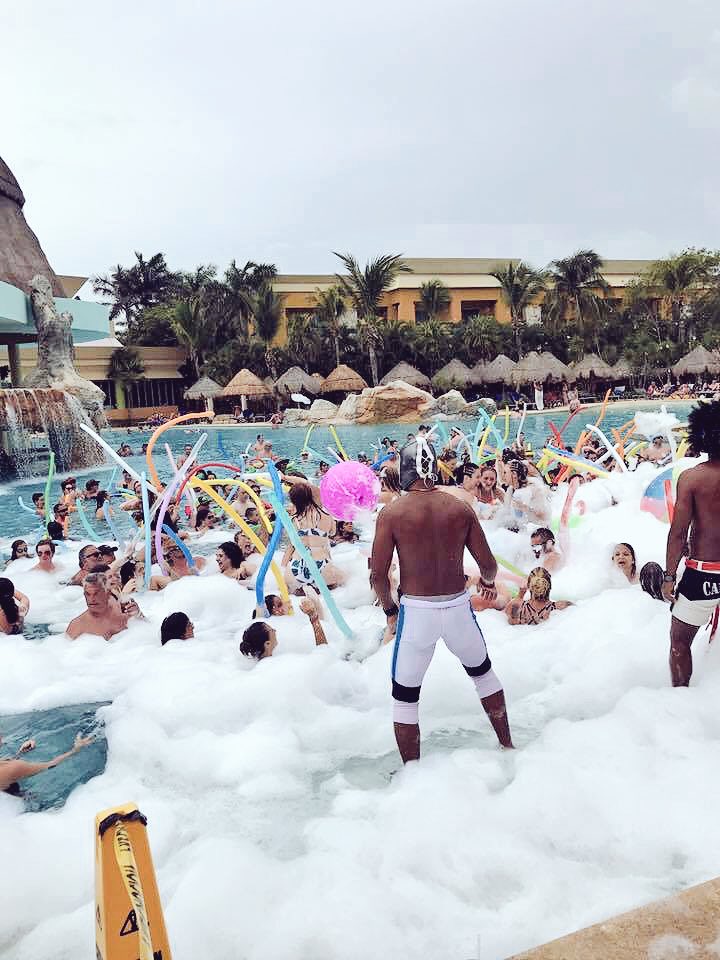 laneylu_25's tweet photo. It hasn't even been a week & I already need to go back๐ซ๐ซ#SrTrip17 https://t.co/rM1AJZQOlB