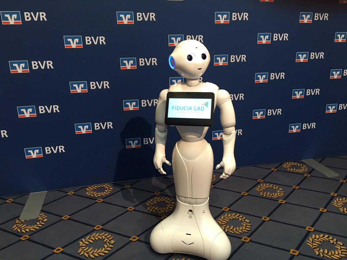 ralfschmid's tweet photo. Bald werden Roboter Roboter bauen, sagt @MartinSchulz - ob er damit unsere #VRida gemeint hat? https://t.co/2ce1NzYHjP
