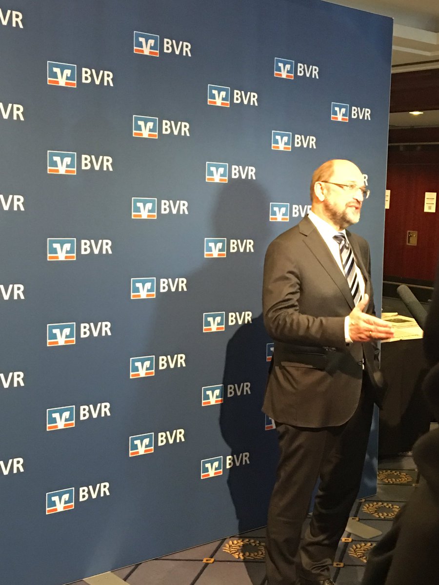 ralfschmid's tweet photo. Bald werden Roboter Roboter bauen, sagt @MartinSchulz - ob er damit unsere #VRida gemeint hat? https://t.co/2ce1NzYHjP