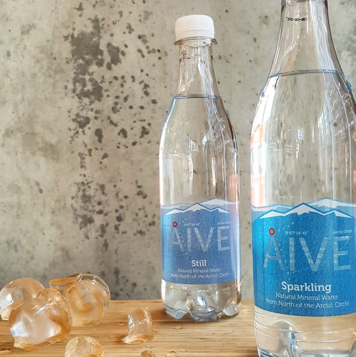 SMAKALondon's tweet photo. The summer seems to have arrived to London! Stay hydrated with water from @AiveWater https://t.co/c5hgACoAkn
