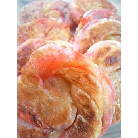 rbhyta's tweet photo. Martabak Maryam Strawberry (Tanpa Pengawet) @DP_BISTRO @RonaMamora @Noor_Betti #de_metro_bakery https://t.co/hZY8ge7Uds