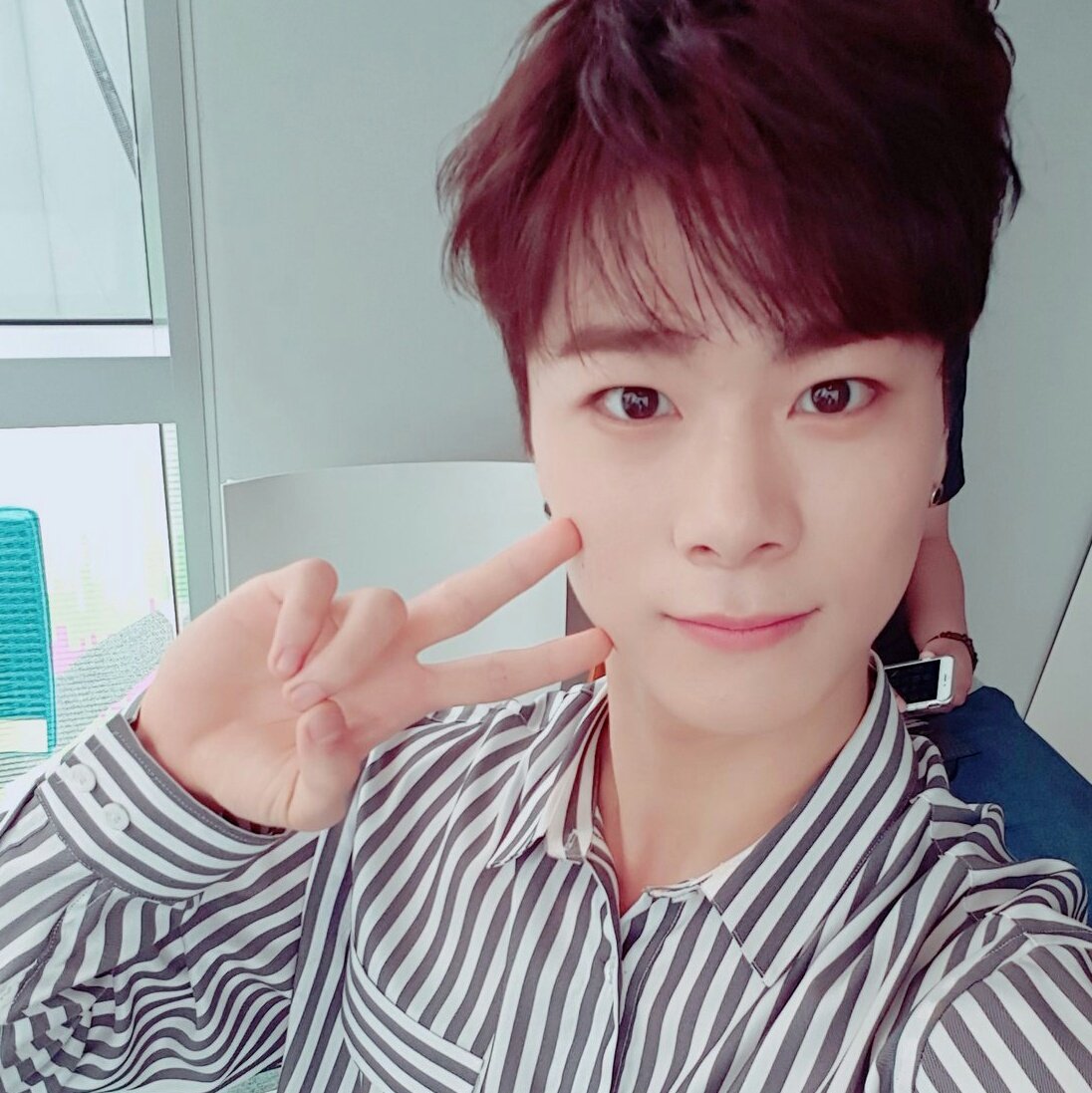 ready4BoA's tweet image. 문빈 because why not. #strongstatement #profound #astro_baby