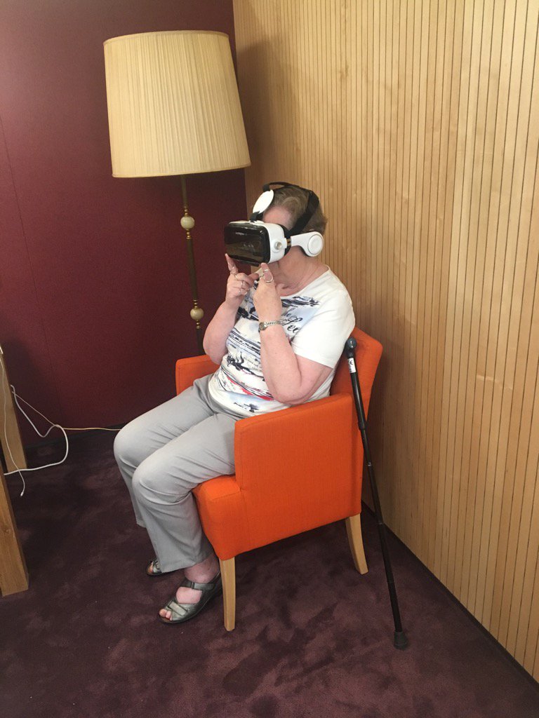 SeniorenPuntEhv's tweet photo. Vanaf nu ook #VR bezichtigingen van senioren complexen bij @WoonincVitalis #wooninc #vitalis #innovatie https://t.co/RrLruZ0bA1