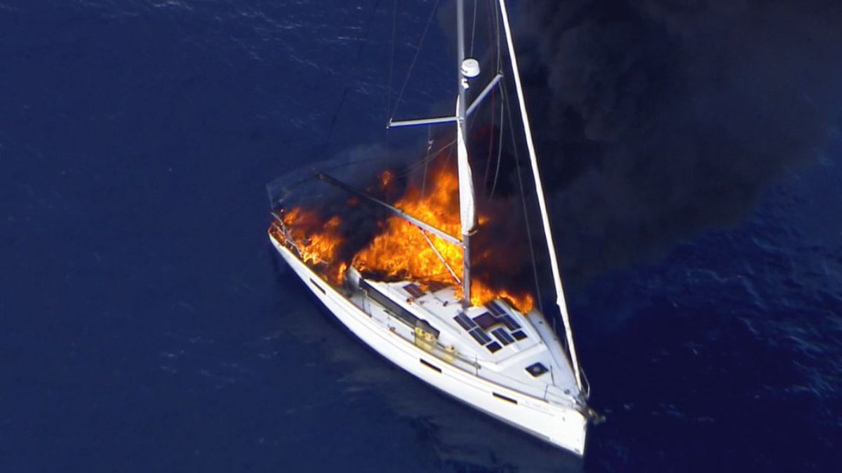 Boat burns off southern Broward County bit.ly/2shz5Tw https://t.co/C1XxbGiMEK