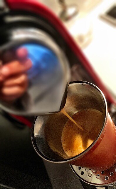 jonmac666's tweet photo. Nach 14-Tagen griechischem #Kaffee ist ein #SelectionVintage von @Nespresso schon eine andere Hausnummer😎😁 https://t.co/jorGv16JRI
