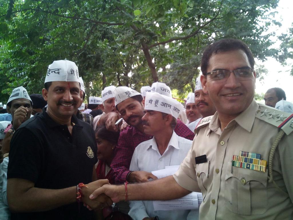 aap_chd's tweet photo. @naveenjaihind  आपको जन्मदिन की हार्दिक शुभकामनाएं हमआपके स्वास्थ्यवर्धक दीर्घायु एवं अच्छे भविष्य की कामनाकरते हैं https://t.co/DpyTaBSNw1