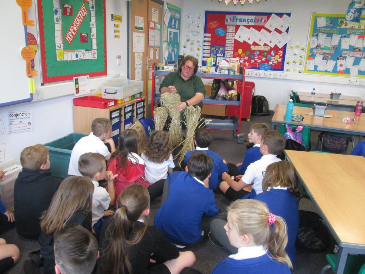 Whitehillsps's tweet photo. Thank you to Carol @TheRHET for talking to the P5 children today about food from Scotland #makingflour https://t.co/Os2RXjxbfJ